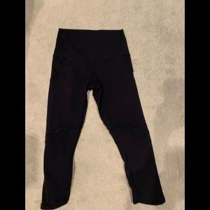 Black lululemon Capri leggings, size 6, good used condition
